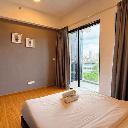 Beacon Executive Suite - City View - By Iz George Town Exterior foto