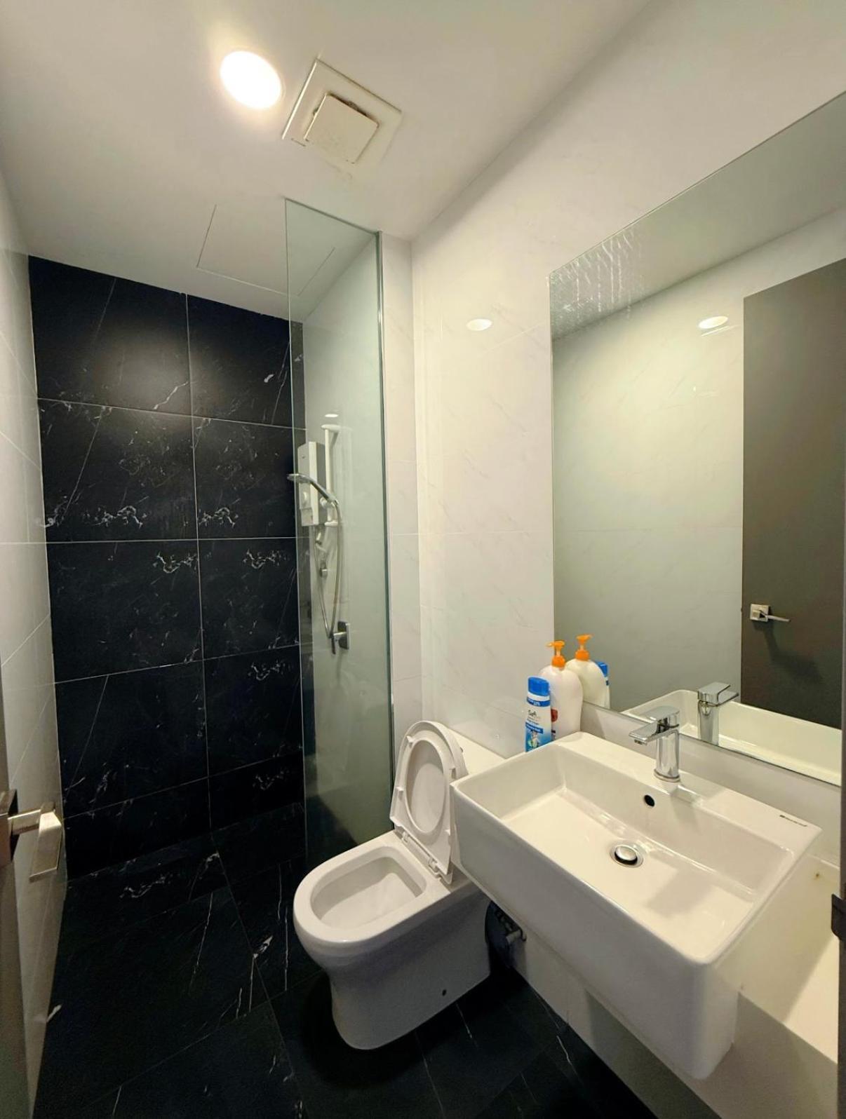 Beacon Executive Suite - City View - By Iz George Town Exterior foto